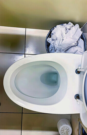 https://guildfordblockeddrains.com.au/uploads/2025/07/blocked-toilet-31722.jpg