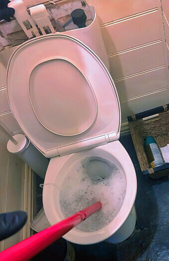 https://guildfordblockeddrains.com.au/uploads/2025/07/blocked-toilet-74011.jpg